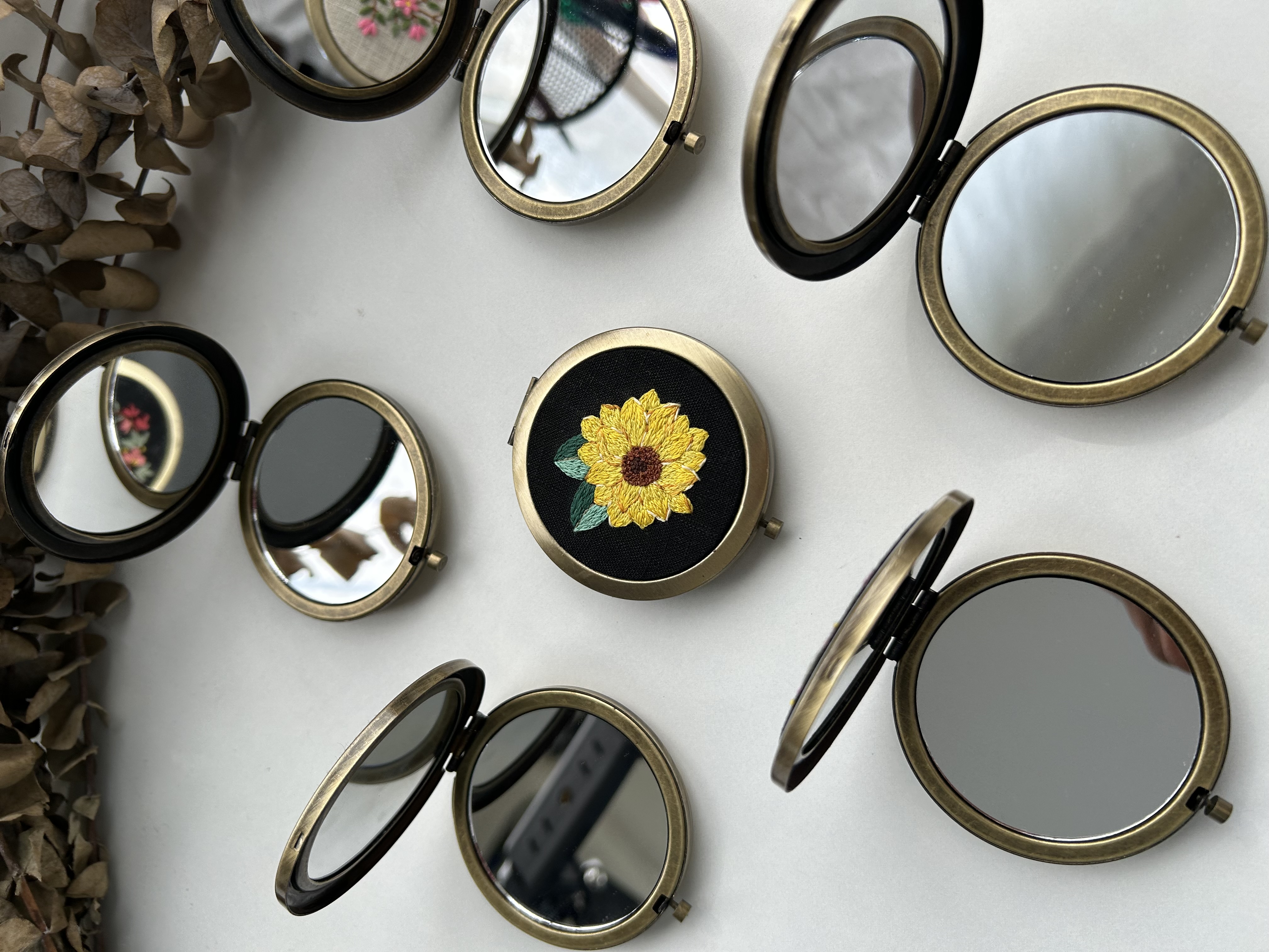 Compact mirrors